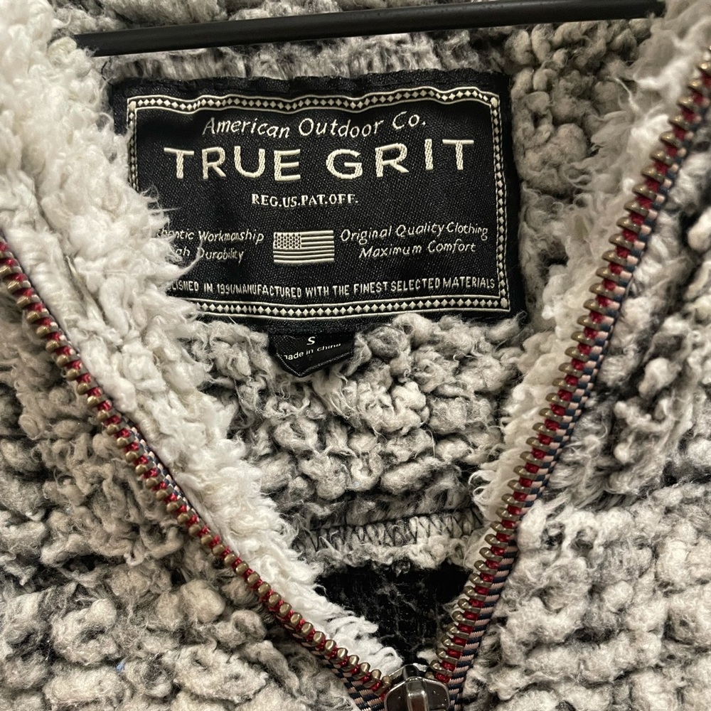 TRUE GRIT frosty tipped pull over SMALL